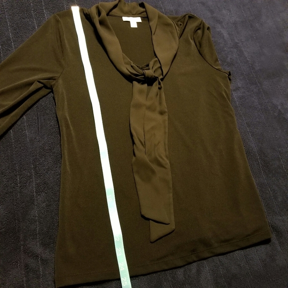 Charter Club Woven Tie V-Neck Top Relaxed Fit And Pull-Over Styling - Picture 4 of 7